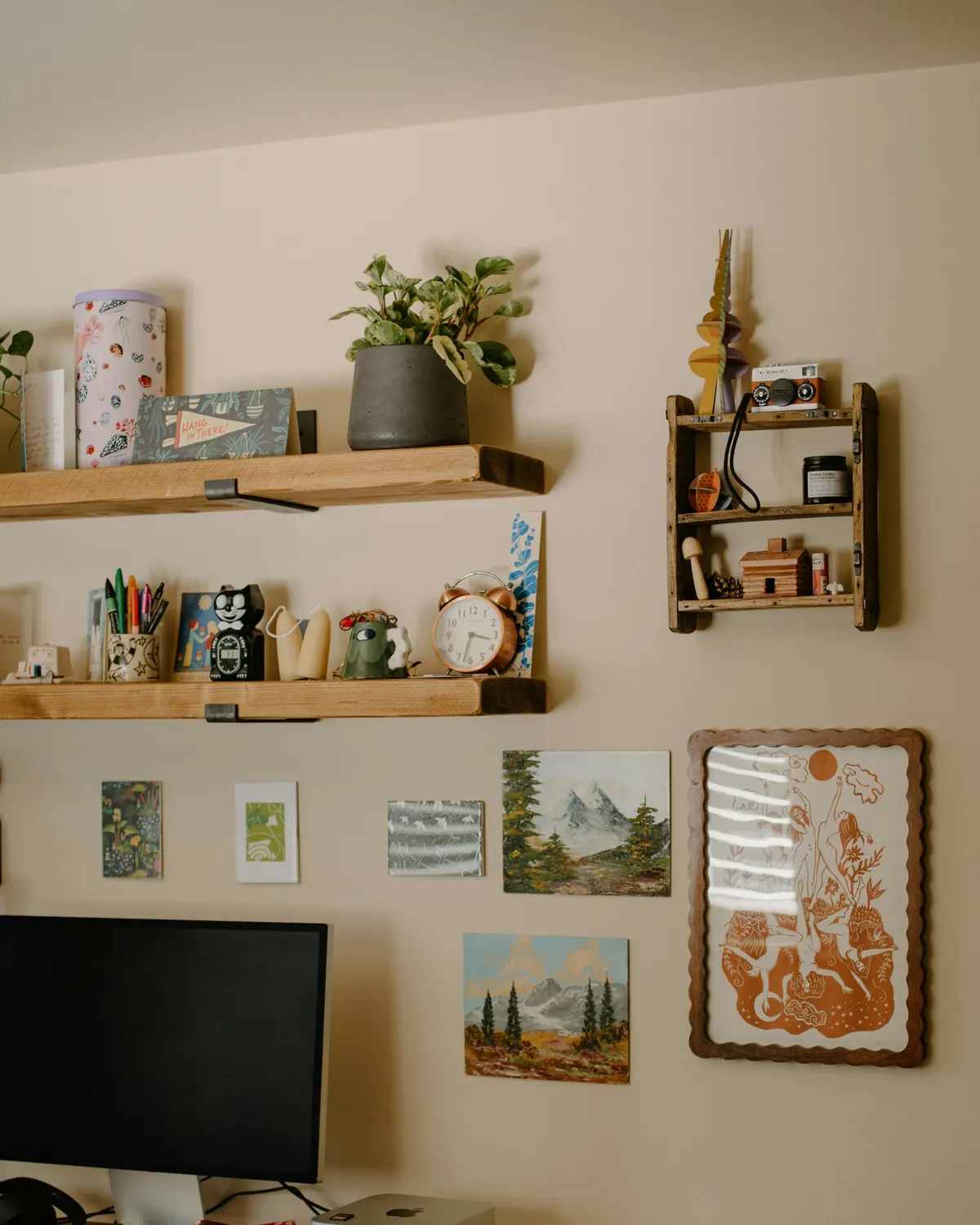 Wall shelves with small paintings, plants and keepsakes